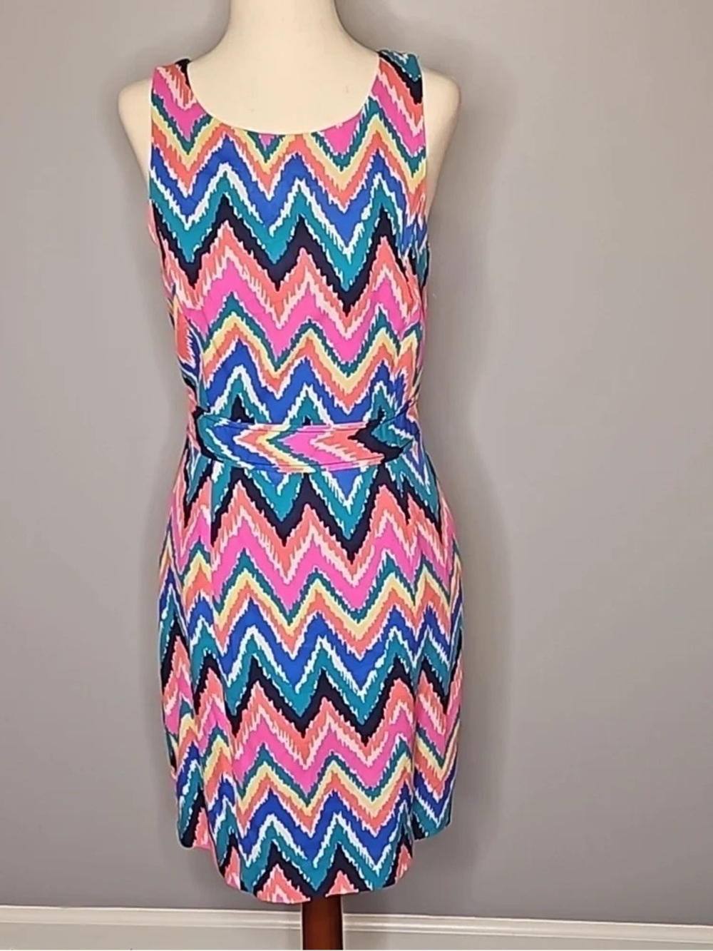 Sleeveless Chevron Print Belted Sheath Dress - Pink Multi